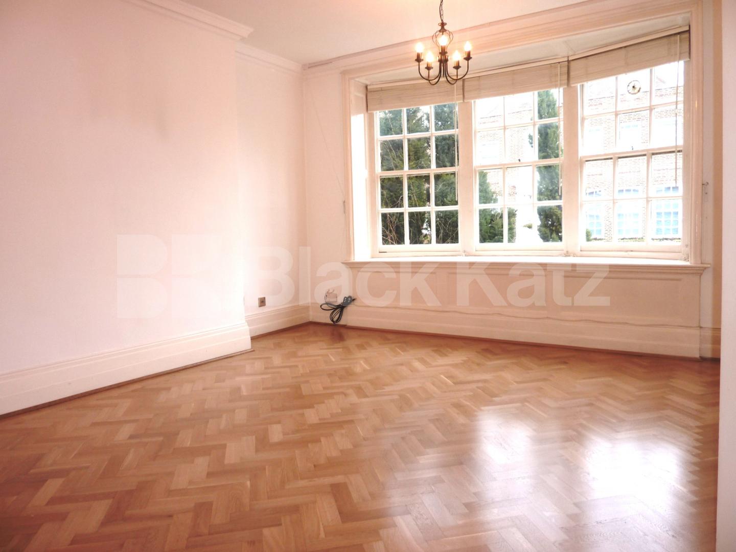 			NEW INSTRUCTION!, 3 Bedroom, 1 bath, 1 reception Flat			 Frognal, HAMPSTEAD-FROGNAL